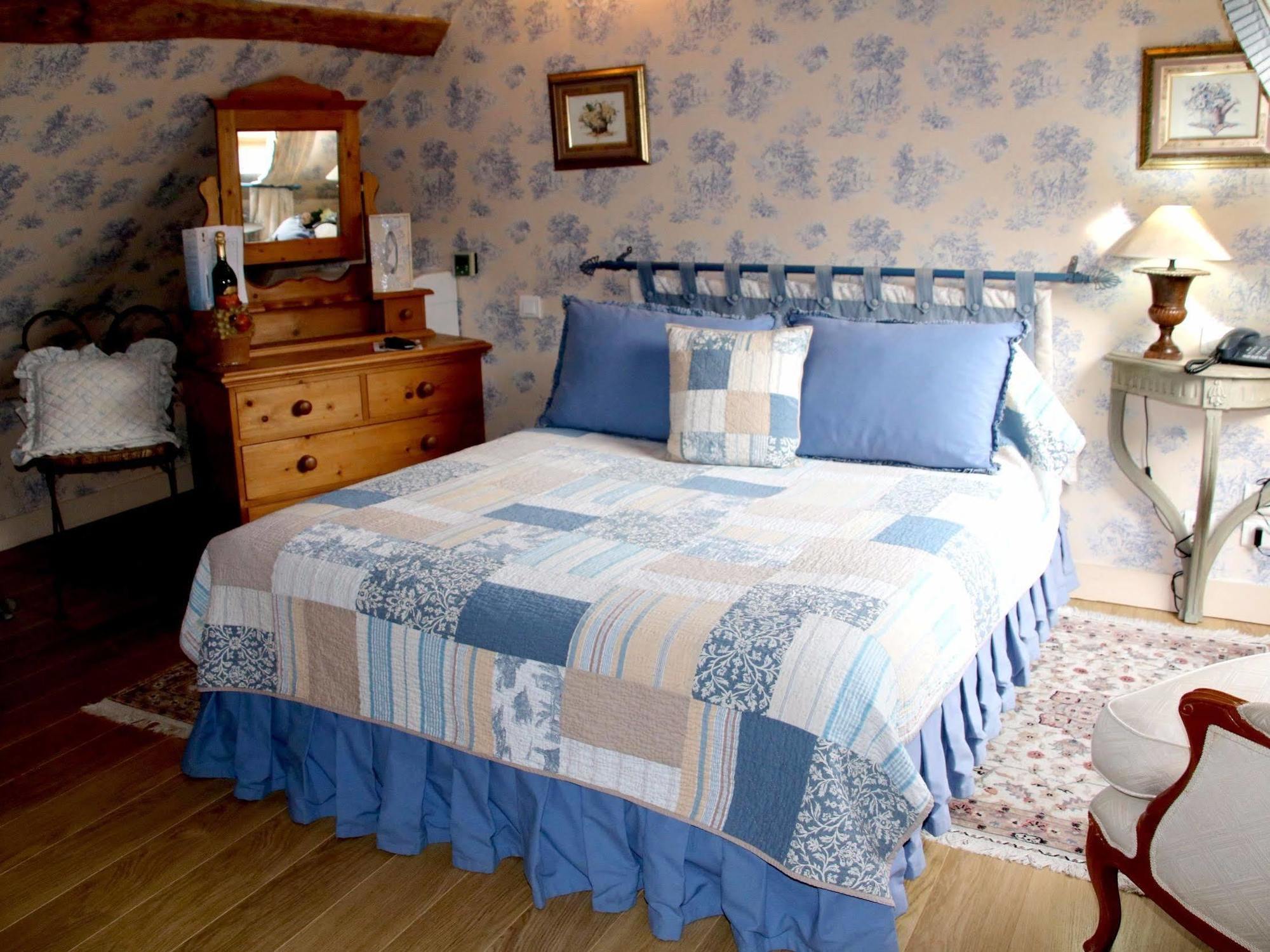 Hostellerie Du Prieure Saint-Prix  Экстерьер фото