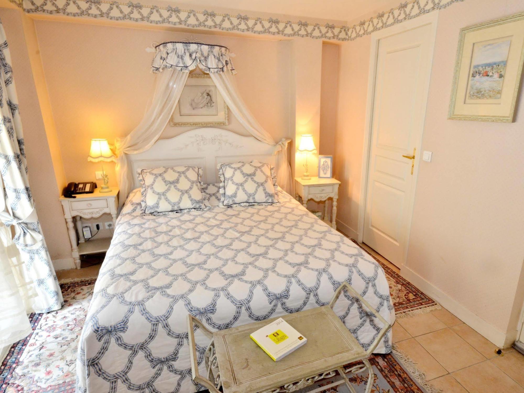 Hostellerie Du Prieure Saint-Prix  Экстерьер фото